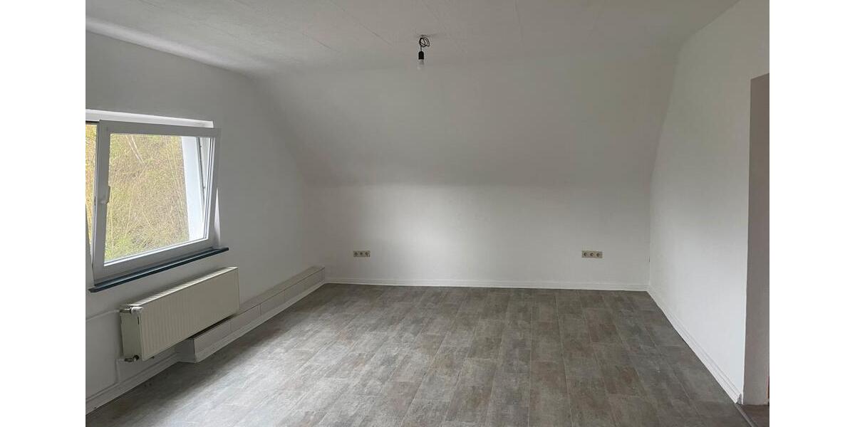 Dachgeschoßwohnung Iserlohn - 3.5 Zimmer, 80 m&sup2;, 500&euro; | Angebot:25903478