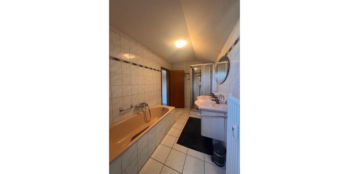 Dachgeschoßwohnung Ense - 2 Zimmer, 64 m&sup2;, 650&euro; | Angebot:25868096