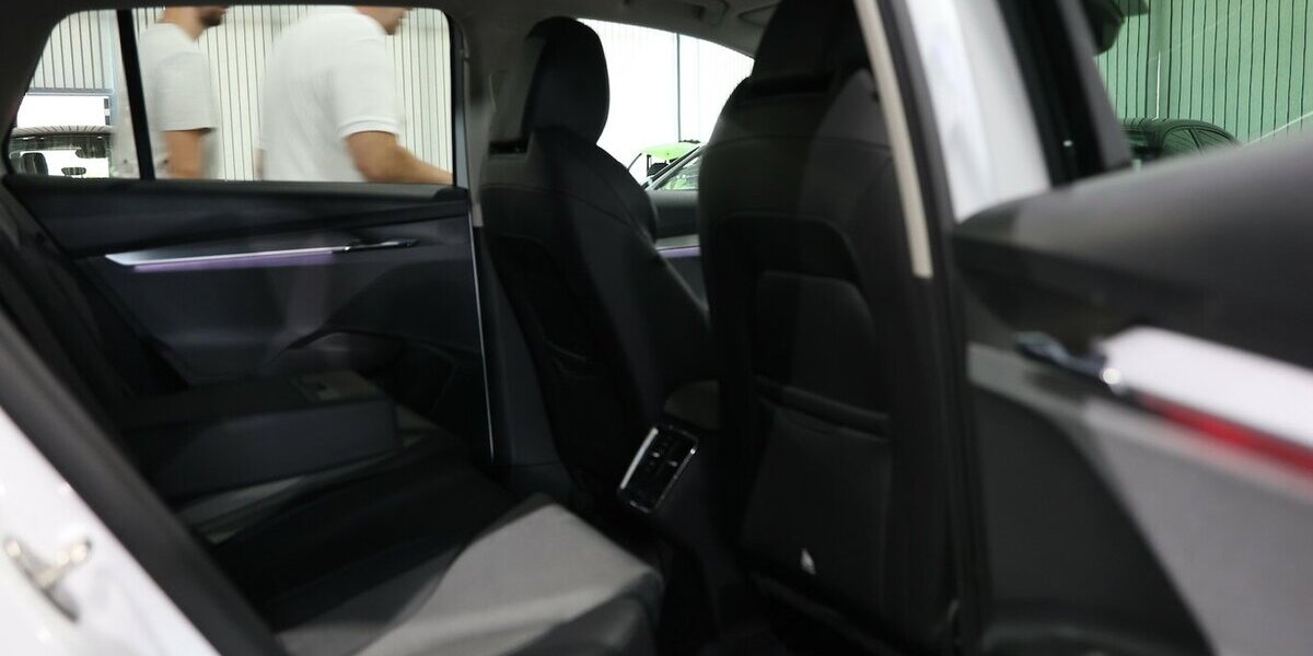 Skoda Enyaq IV 80 LOFT SPORT WHITE / WÄRMEPUMPE / 63.000 km 29.777 &euro; Hamm 59077