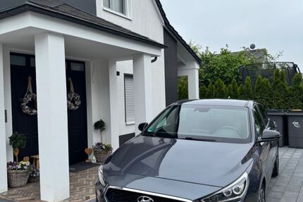 Hyundai i30 28.085 km 18.500 &euro; Hamm 59067