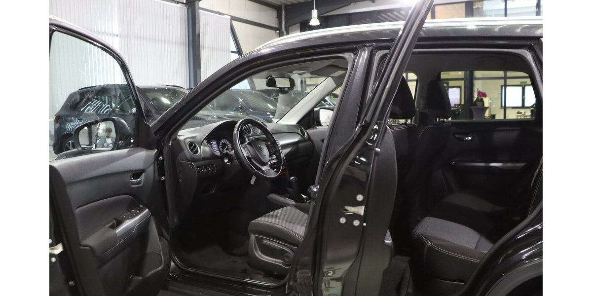 Suzuki Vitara 1.0 CLUB / NAVI+KAMERA, KLIMAAUTOMATIK 62.000 km 12.991 &euro; Hamm 59077