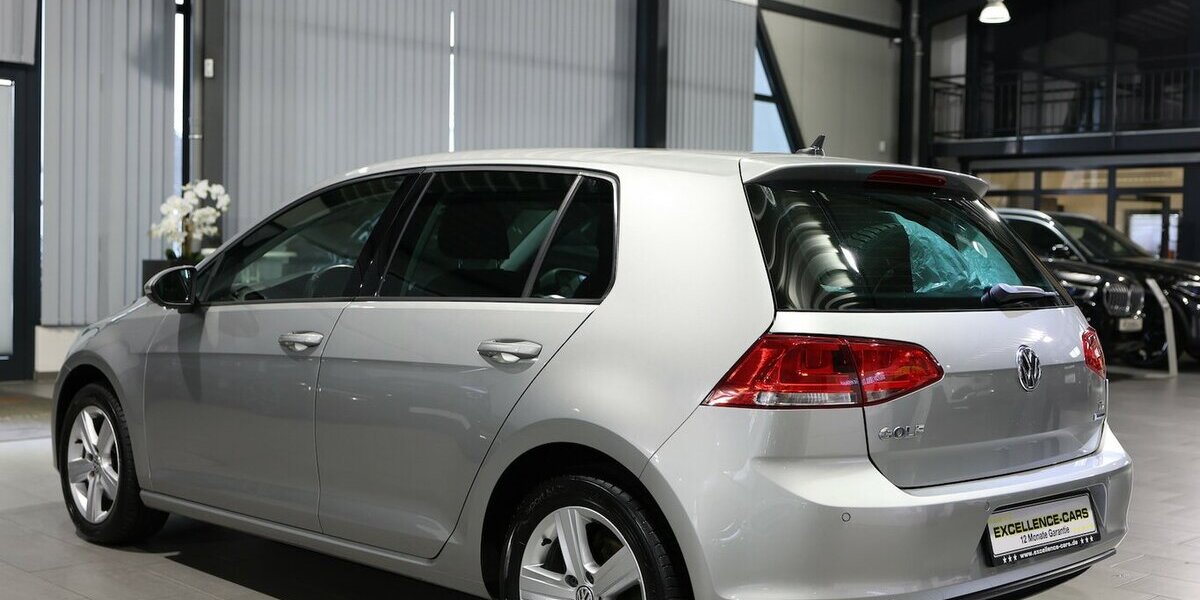 VW Golf VII 1.6 TDI Comfortline COMPOSITION-COLOUR 143.000 km 11.111 &euro; Hamm 59077
