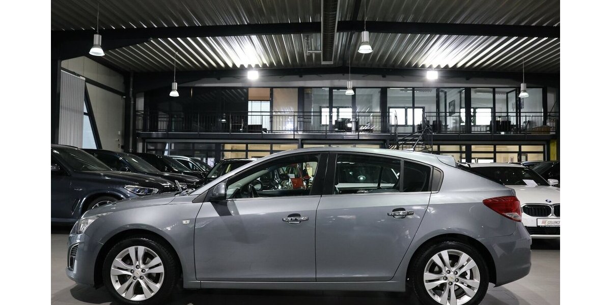 Chevrolet Cruze HATCHBACK 1.4 LTZ / SCHIEBEDACH,LEDER,NAVI 128.000 km 5.881 &euro; Hamm 59077