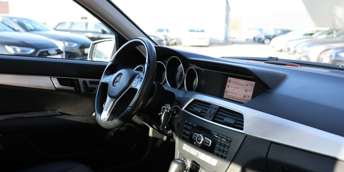 Mercedes-Benz C 350 CGI BE AVANTGARDE SCHIEBEDACH,XENON,LEDER 206.000 km 8.802 &euro; Hamm 59077