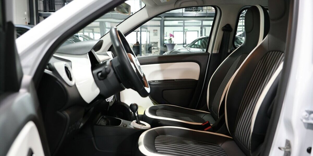 Renault Twingo INTENS ELECTRIC SPURHALTE, LEDER, KAMERA 12.000 km 13.400 &euro; Hamm 59077