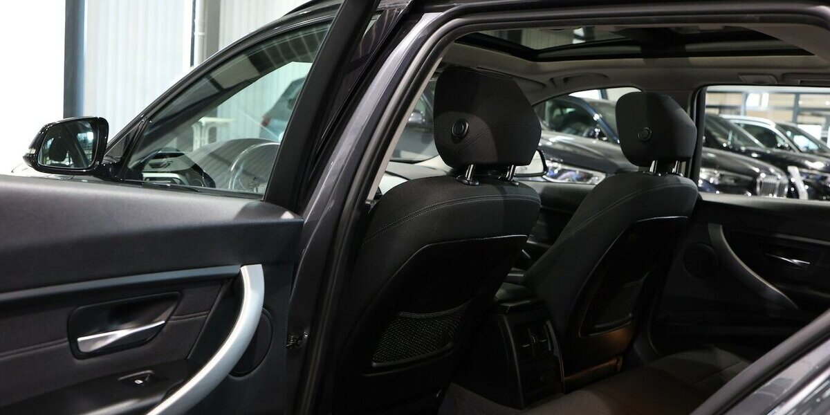 BMW 318d Touring blue PERFORMANCE SPORT / PANORAMA 80.000 km 15.555 &euro; Hamm 59077