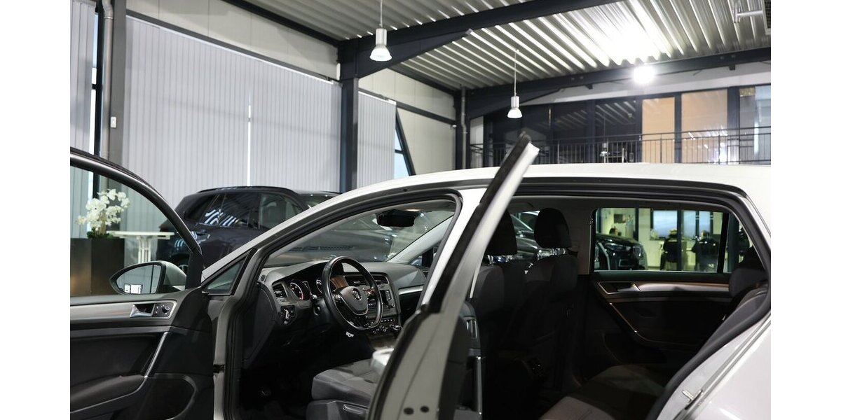 VW Golf VII 1.6 TDI Comfortline COMPOSITION-COLOUR 143.000 km 11.111 &euro; Hamm 59077