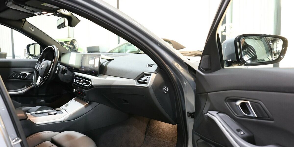 BMW 318d Touring ADVANTAGE CURVED+NAVI, LEDER, LED 67.000 km 29.777 &euro; Hamm 59077