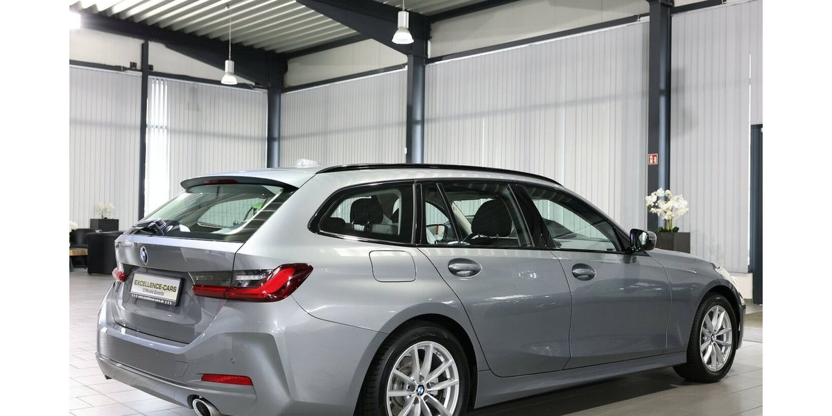 BMW 320d Touring xDrive SPORT / CURVED+NAVI+APPLE 32.000 km 30.991 &euro; Hamm 59077