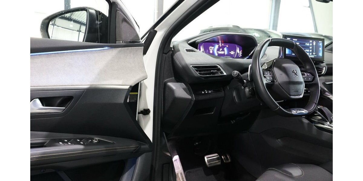 Peugeot 3008 BLUE-HDI GT-SPORT / WHITE & BLACK / SCHÖN 56.000 km 21.555 &euro; Hamm 59077