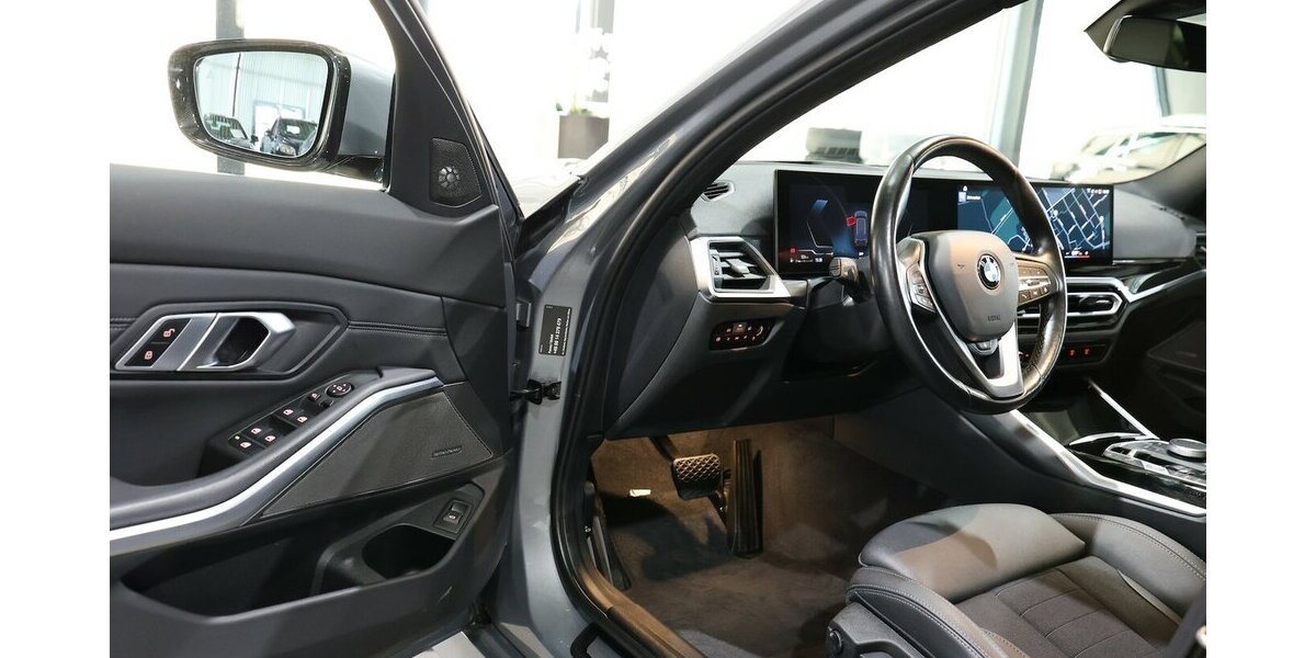 BMW 318d Touring SPORT / PANORAMA,LEDER,CURVED+HUD 53.000 km 29.993 &euro; Hamm 59077