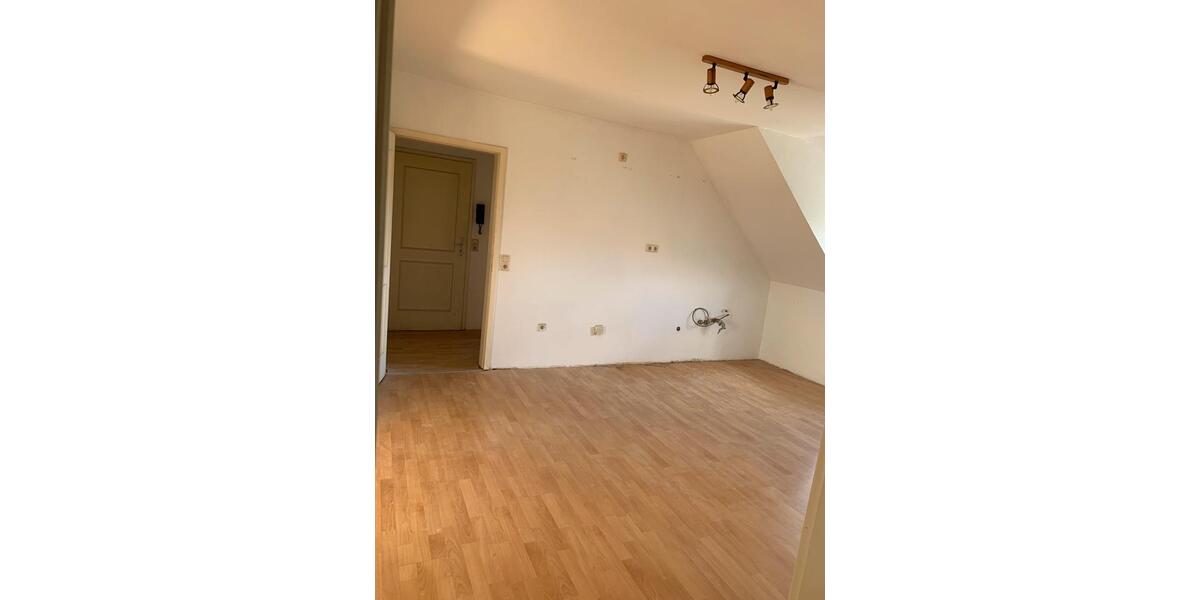 Dachgeschoßwohnung Hamm - 2 Zimmer, 84 m&sup2;, 650&euro; | Angebot:25974940