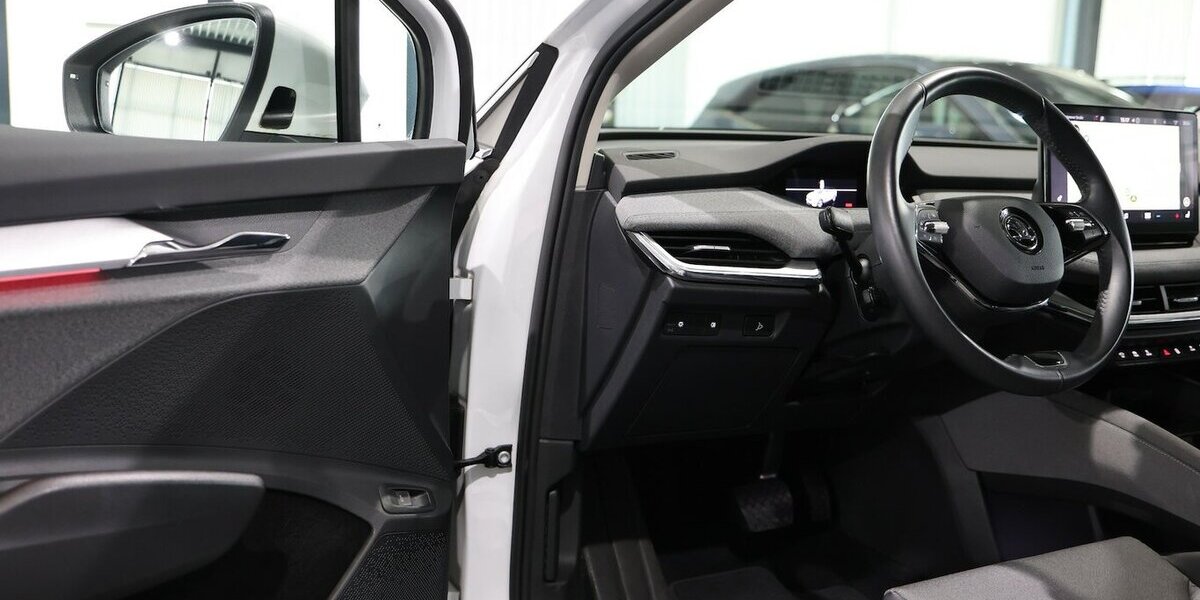 Skoda Enyaq IV 80 LOFT SPORT WHITE / WÄRMEPUMPE / 63.000 km 29.777 &euro; Hamm 59077
