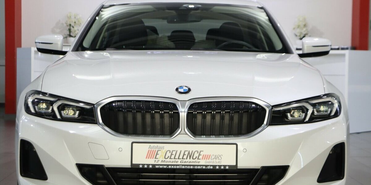 BMW 320d LIMOUSINE xDrive BUSINESS / CURVED / LED 68.000 km 29.777 &euro; Hamm 59077