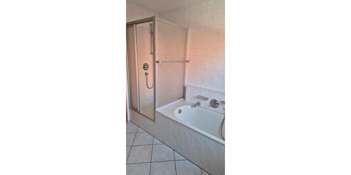 Dachgeschoßwohnung Werl - 3 Zimmer, 90 m&sup2;, 975&euro; | Angebot:25887325