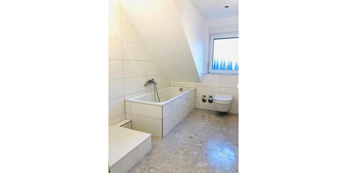 Dachgeschoßwohnung Dortmund Eving - 4.5 Zimmer, 115 m&sup2;, 1.100&euro; | Angebot:25934330