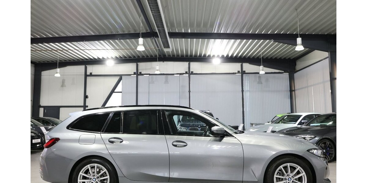 BMW 318d Touring SPORT GREY & RED LEDER,CURVED+HUD 73.000 km 28.993 &euro; Hamm 59077