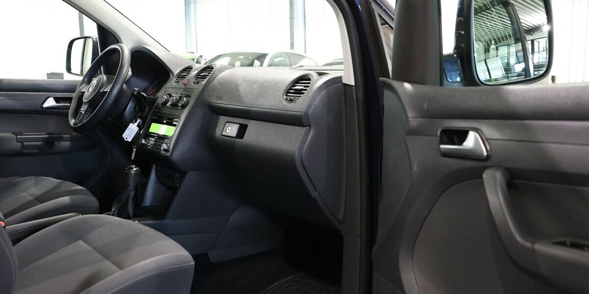 VW Caddy Kombi 1.6 TDI / 5-SITZER / -OPTIK / AHK 128.000 km 14.444 &euro; Hamm 59077