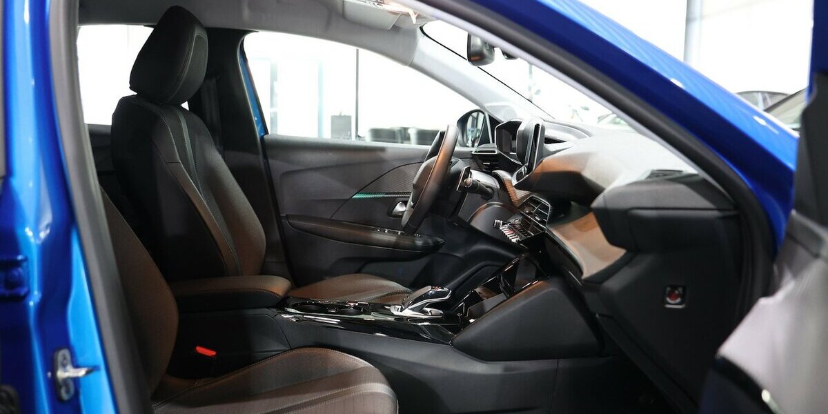 Peugeot 208 PURE-ECH 100 ALLURE PACK / LED, LEDER, ACC 40.000 km 16.444 &euro; Hamm 59077
