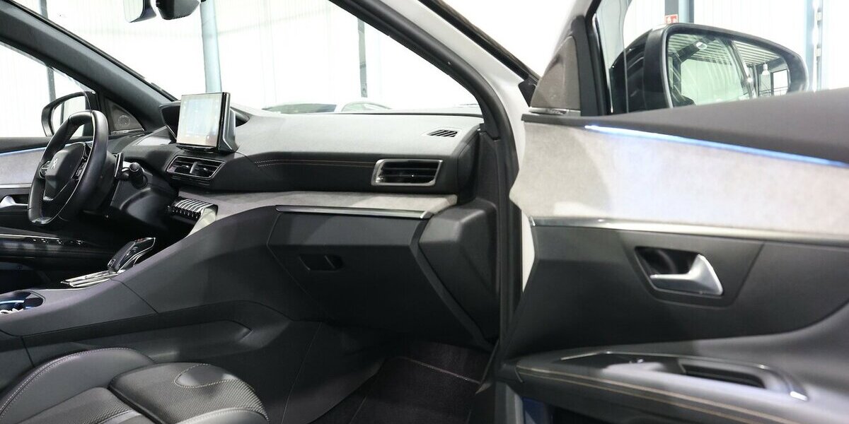 Peugeot 3008 BLUE-HDI GT-SPORT / WHITE & BLACK / SCHÖN 56.000 km 23.555 &euro; Hamm 59077