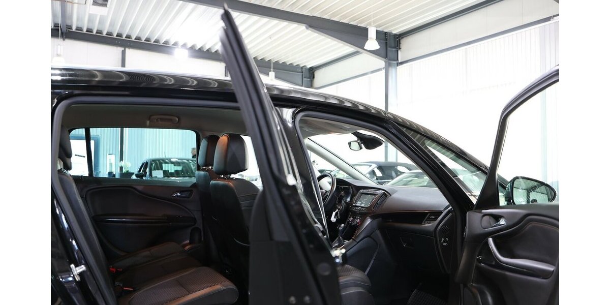 Opel Zafira C 1.6 SIDI T INNOVATION / 7-SITZER / LED 79.000 km 16.555 &euro; Hamm 59077