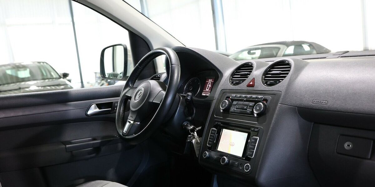 VW Caddy KOMBI 1.6 TDI DSG EDITION-30 WHITE & BLACK 144.000 km 15.444 &euro; Hamm 59077