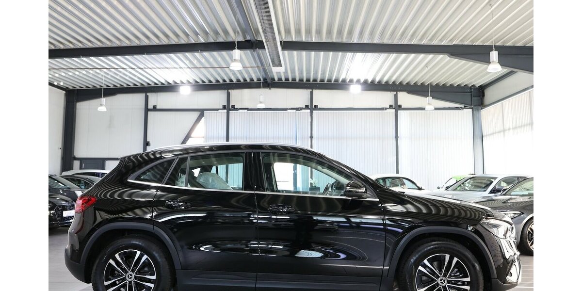 Mercedes-Benz GLA 180 ADVANCED SPORT / LEDER, LED, WIDESCREEN 7.000 km 33.444 &euro; Hamm 59077