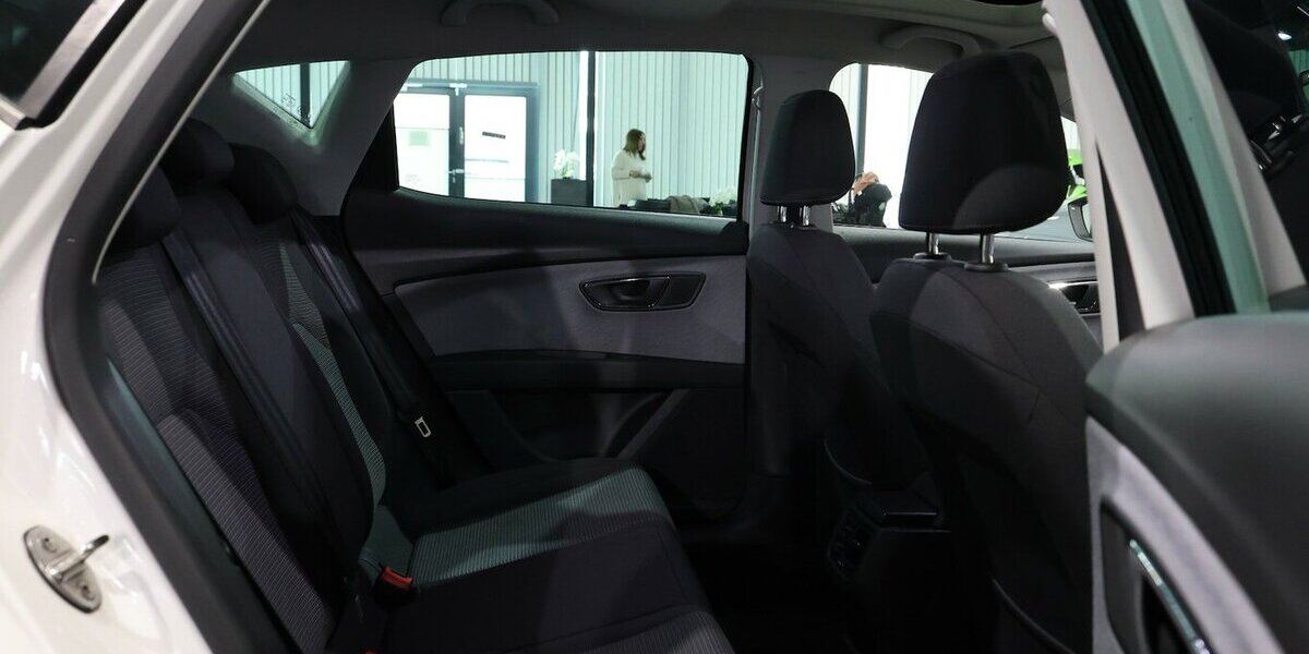 Seat Leon 1.5 TSI STYLE WHITE & BLACK / LED, PANORAMA 89.000 km 15.777 &euro; Hamm 59077