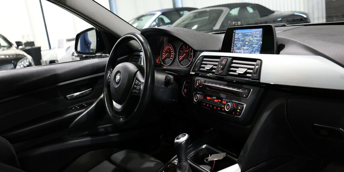 BMW 318d Touring blue PERFORMANCE SPORT / PANORAMA 80.000 km 15.555 &euro; Hamm 59077