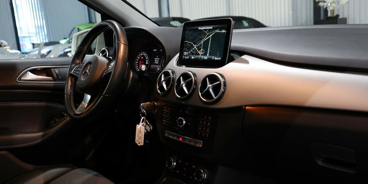 Mercedes-Benz B 200 URBAN SPORT WHITE / MATRIX-LED / LEDER 120.000 km 15.111 &euro; Hamm 59077