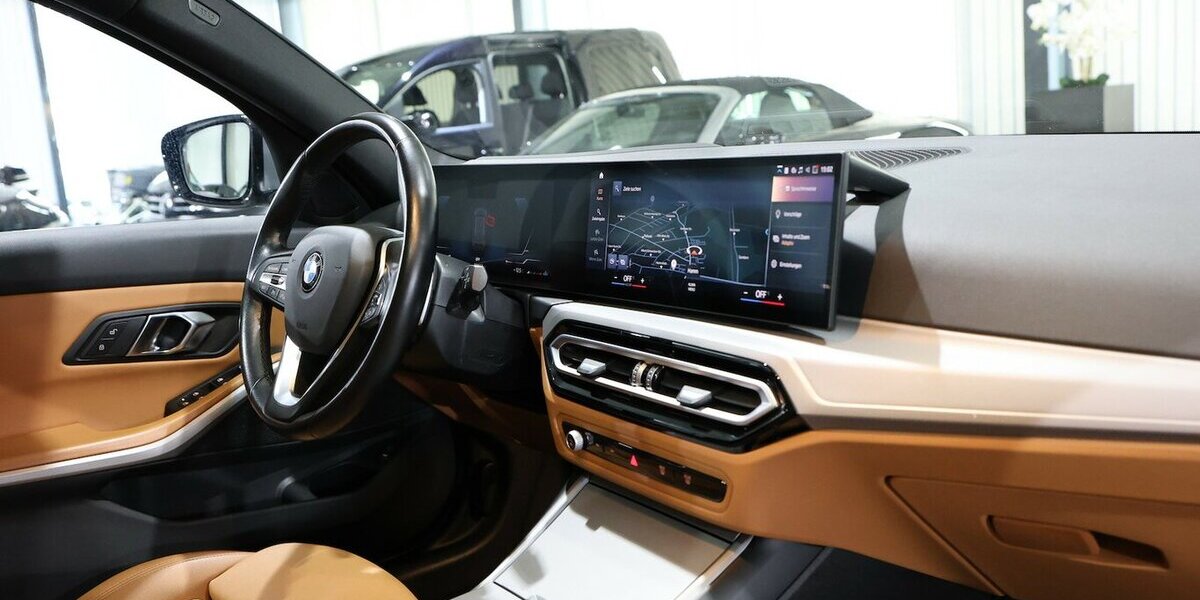 BMW 318d Touring SPORT SHADOW GREY&BROWN / PANORAMA 116.000 km 25.993 &euro; Hamm 59077