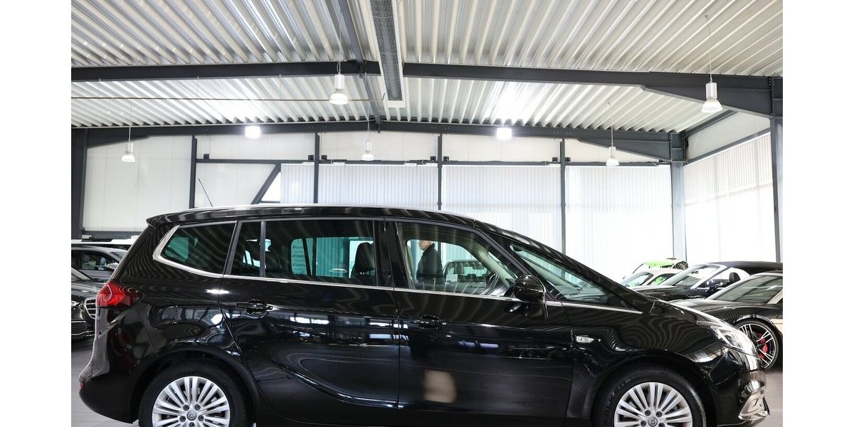 Opel Zafira C 1.6 SIDI T INNOVATION / 7-SITZER / LED 79.000 km 16.555 &euro; Hamm 59077
