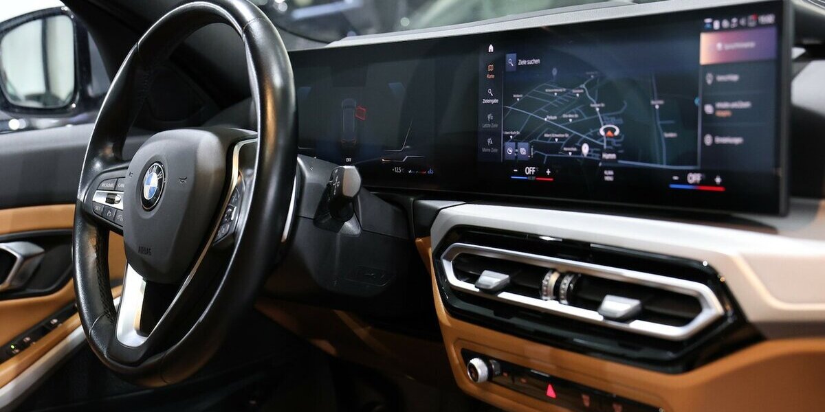 BMW 318d Touring SPORT SHADOW GREY&BROWN / PANORAMA 116.000 km 25.993 &euro; Hamm 59077