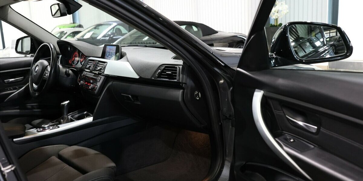 BMW 318d Touring blue PERFORMANCE SPORT / PANORAMA 80.000 km 15.555 &euro; Hamm 59077