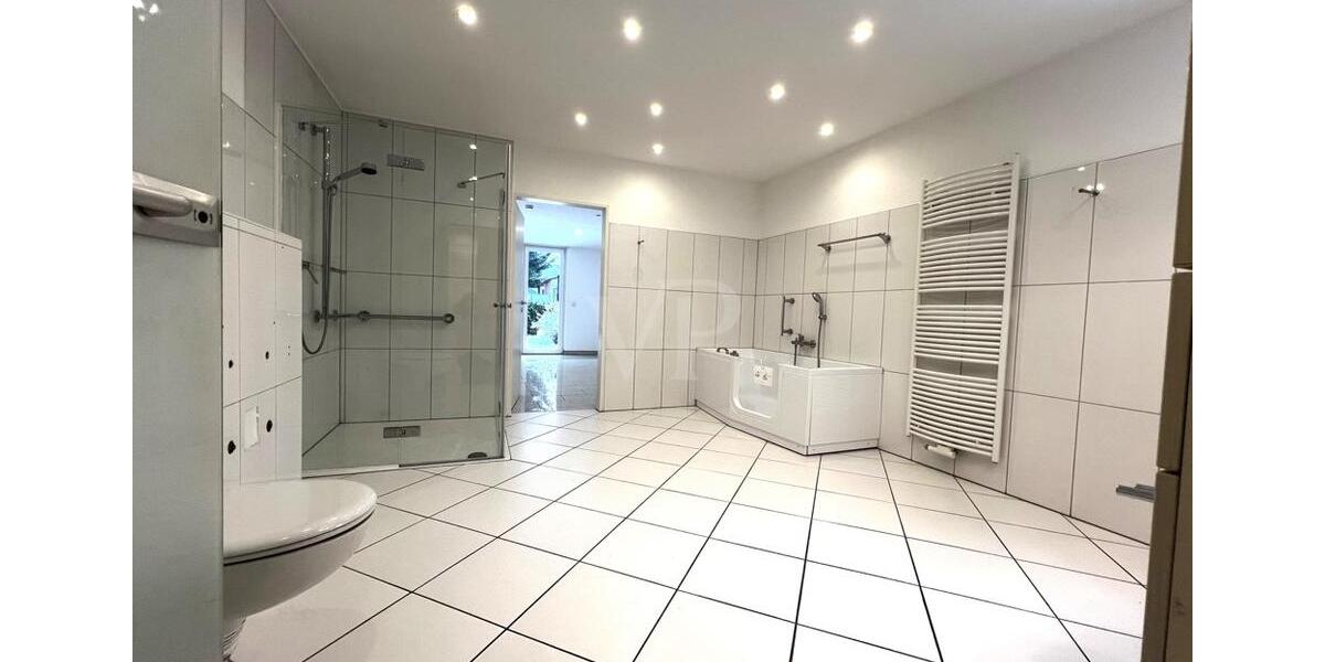 Erdgeschoßwohnung Iserlohn - 5 Zimmer, 180 m&sup2;, 1.600&euro; | Angebot:24791702