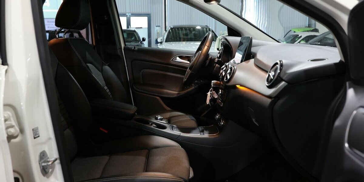 Mercedes-Benz B 200 URBAN SPORT WHITE / MATRIX-LED / LEDER 120.000 km 15.111 &euro; Hamm 59077