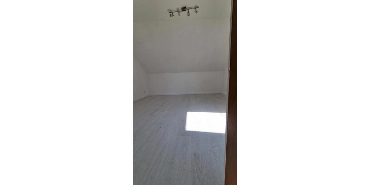 Dachgeschoßwohnung Dortmund Huckarde - 3.5 Zimmer, 75 m&sup2;, 750&euro; | Angebot:26675439