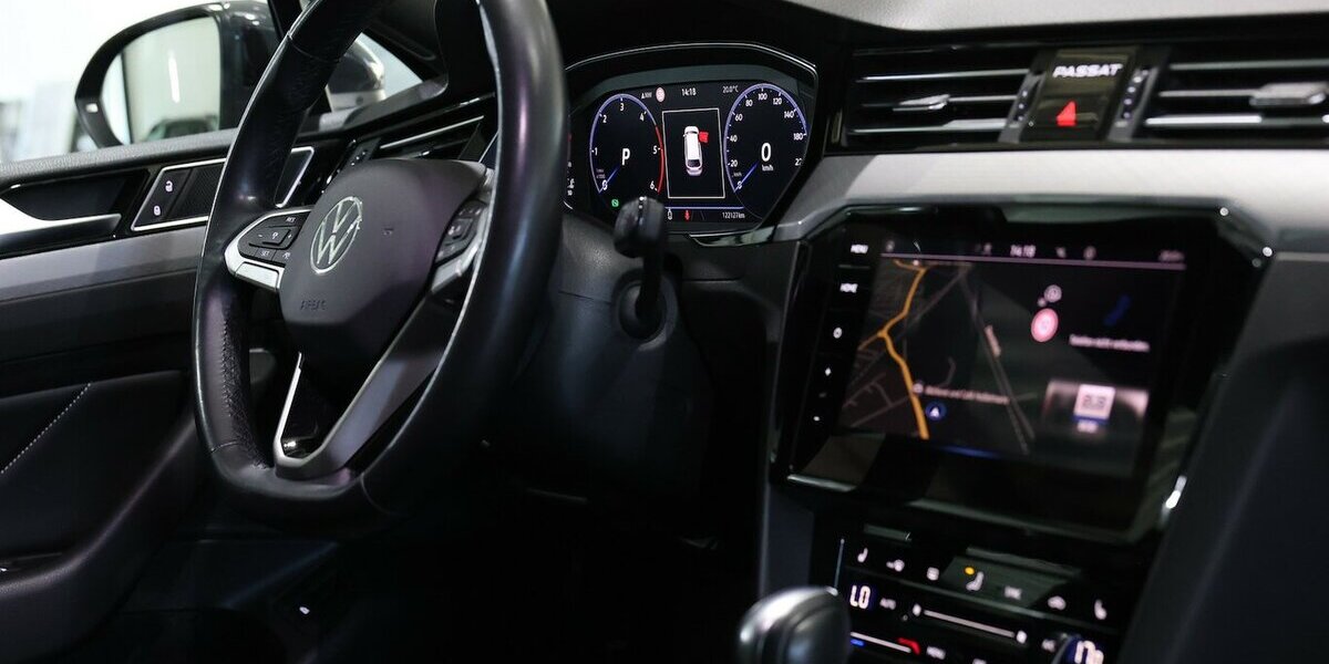 VW Passat Variant 2.0 TDI DSG BUSINESS IQ PANORAMA 122.000 km 22.777 &euro; Hamm 59077