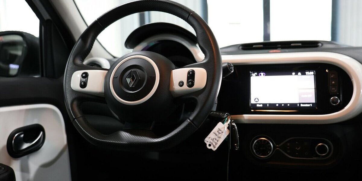 Renault Twingo TECHNO ELECTRIC SPURHALTE, LEDER, KAMERA 10.000 km 13.991 &euro; Hamm 59077