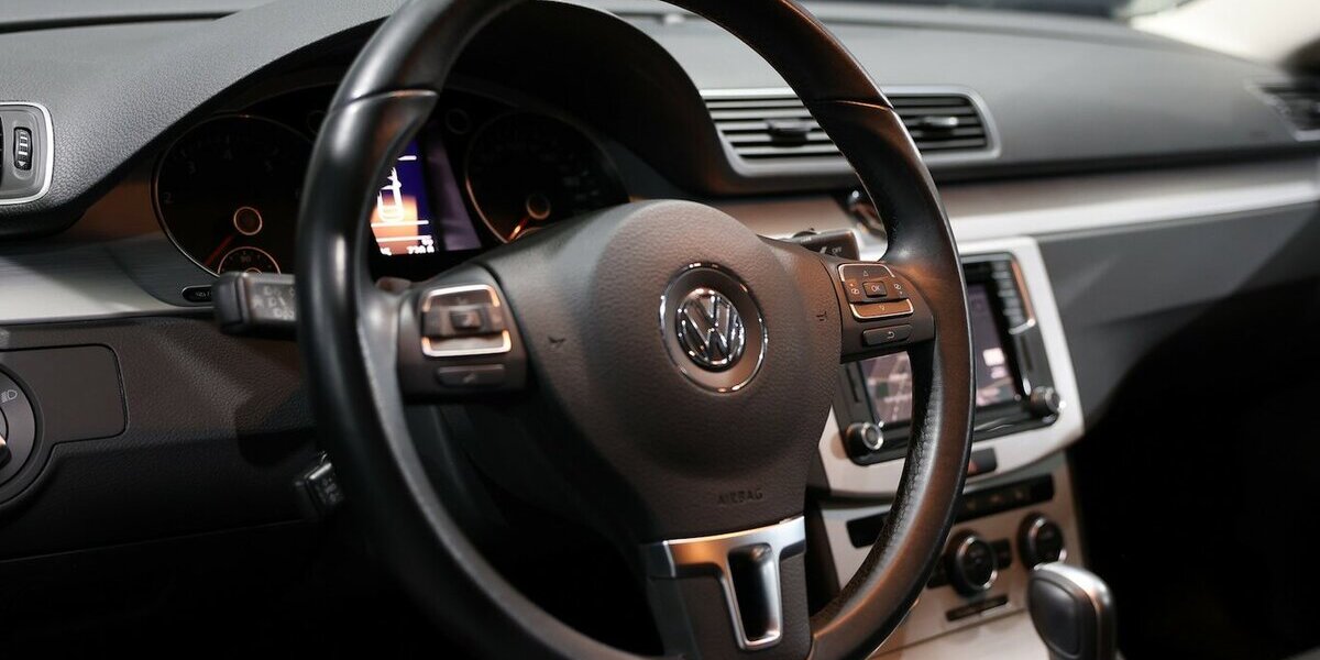 VW CC 1.4 TSI DSG SPORTLINE WHITE / XENON / NAVI+ 92.000 km 15.444 &euro; Hamm 59077