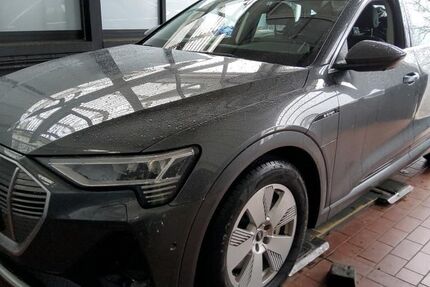 Audi e-tron 77.257 km 31.759 &euro; Hamm 59067