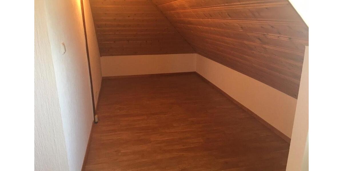 Dachgeschoßwohnung Iserlohn Sümmern - 2.5 Zimmer, 57 m&sup2;, 390&euro; | Angebot:26580747