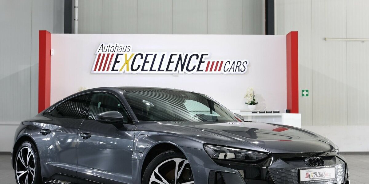 Audi e-tron GT QUATTRO / DAYTONA + BLACK / PANORAMA / 29.000 km 48.333 &euro; Hamm 59077