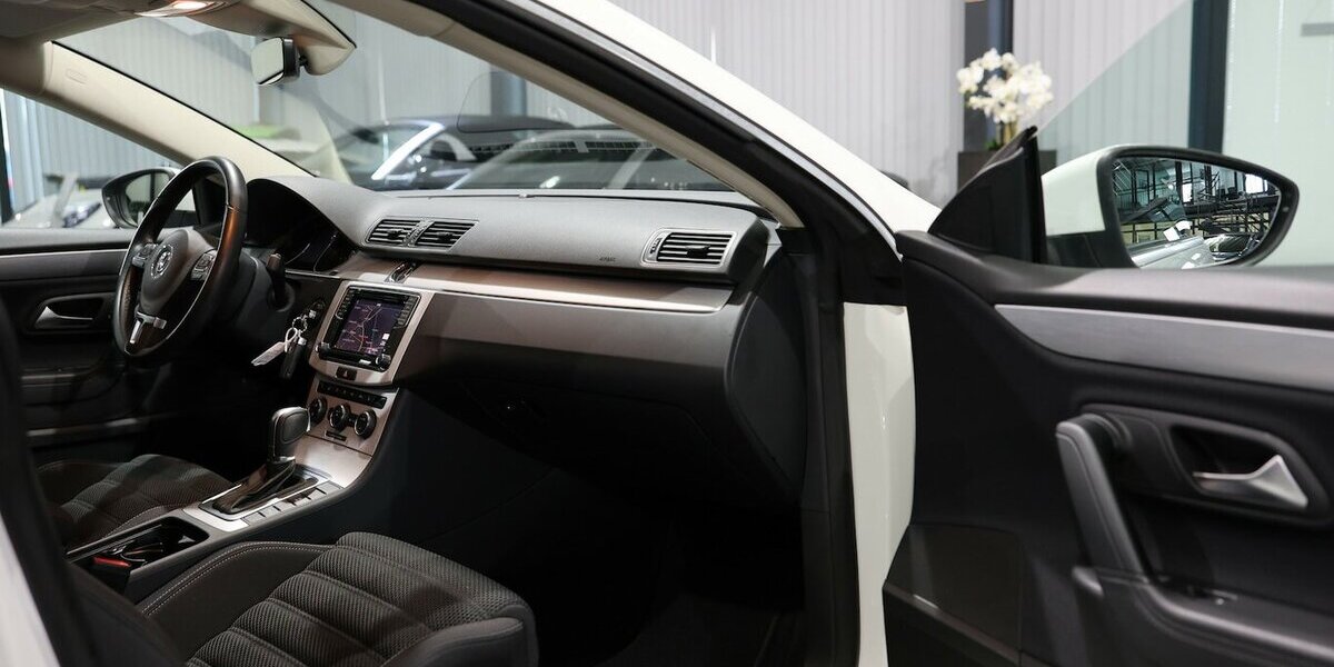 VW CC 1.4 TSI DSG SPORTLINE WHITE / XENON / NAVI+ 92.000 km 15.444 &euro; Hamm 59077