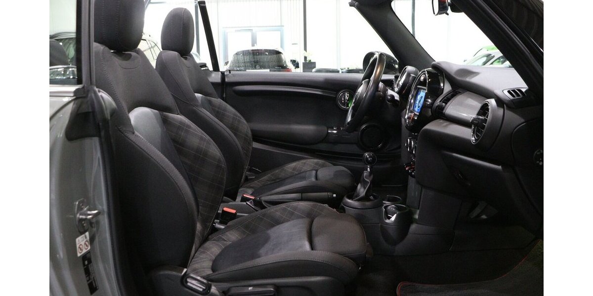 Mini Cooper Cabrio CHILLI CARBON BLACK EXCITETMENT 63.000 km 17.777 &euro; Hamm 59077