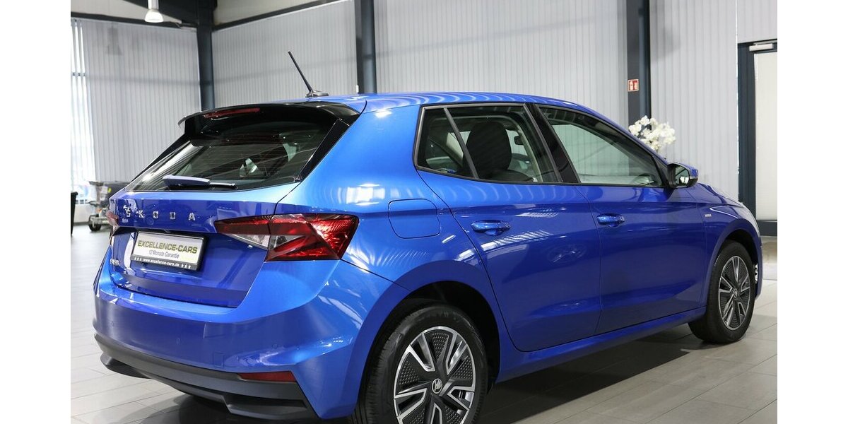 Skoda Fabia 1.0 TOUR RACE BLUE / LED / GROßES-DISPLAY 55.000 km 13.221 &euro; Hamm 59077