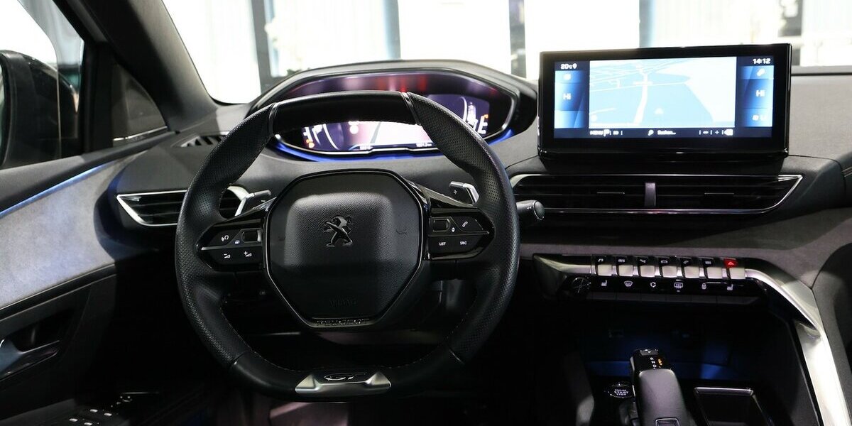 Peugeot 3008 BLUE-HDI GT-SPORT / WHITE & BLACK / SCHÖN 56.000 km 23.555 &euro; Hamm 59077