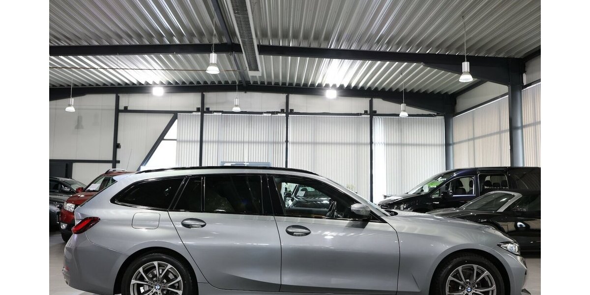 BMW 318d Touring SPORT SHADOW GREY&BROWN / PANORAMA 116.000 km 25.993 &euro; Hamm 59077
