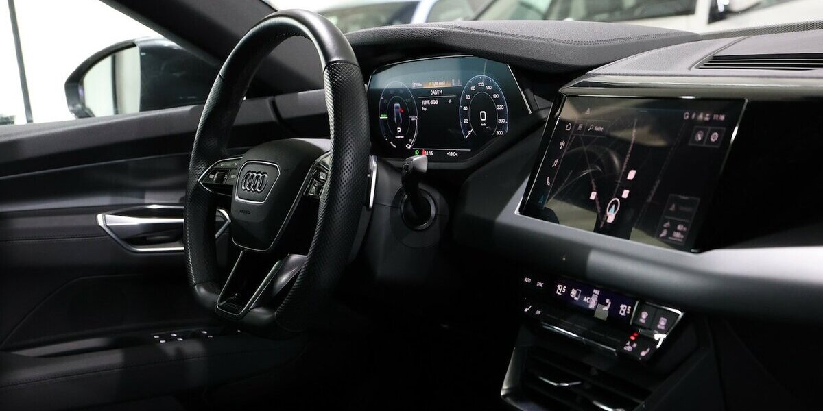 Audi e-tron GT QUATTRO / DAYTONA + BLACK / PANORAMA / 29.000 km 48.333 &euro; Hamm 59077