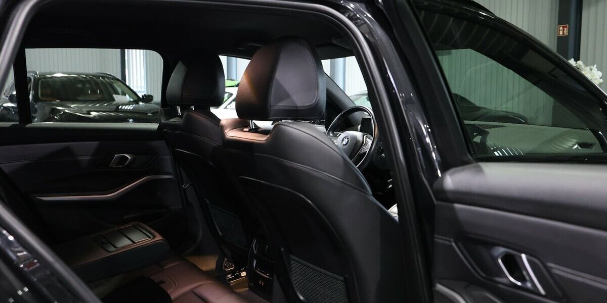 BMW 318d Touring SHADOW SPORT CURVED+NAVI,LEDER,LED 74.000 km 28.993 &euro; Hamm 59077